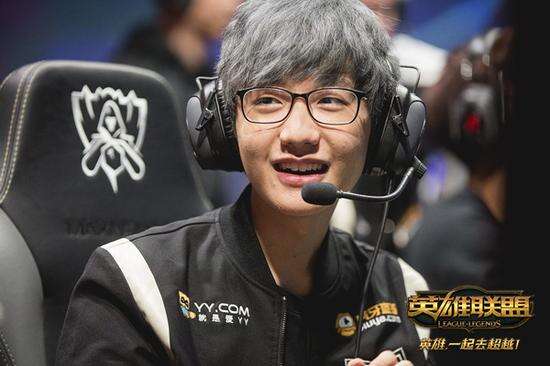 于中场拦截 于中场拦截